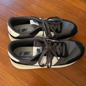 PERFECT condition no flaws- Mens new balance tennis shoes